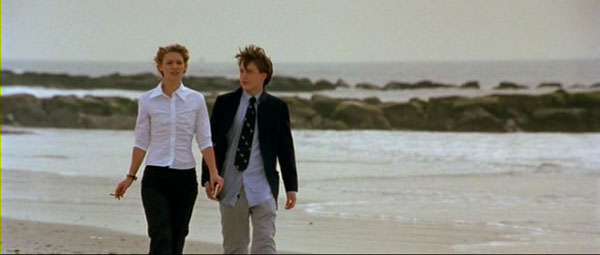 Sookie and Igby walking on the beach